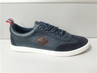 عارضة الرجال بو أحذية