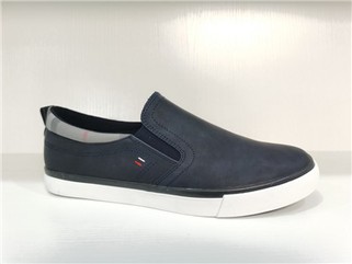 الرجال الانزلاق على أحذية بو